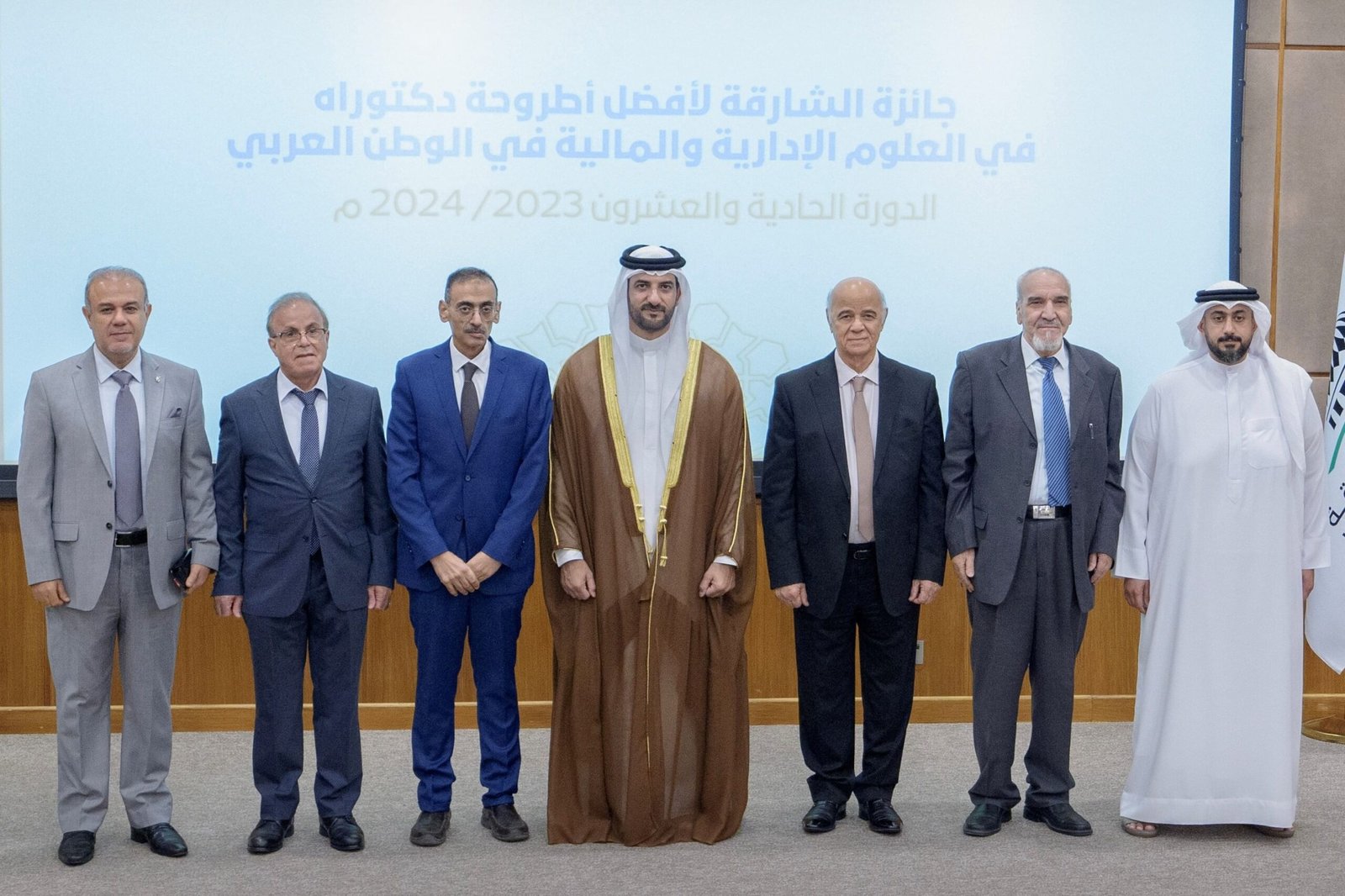 سلطان بن أحمد يكرم الفائزين بجائزة الشارقة لأفضل أطروحة دكتوراه في العلوم الإدارية والمالية بالوطن العربي 1 سلطان بن أحمد يكرم الفائزين بجائزة الشارقة لأفضل أطروحة دكتوراه في العلوم الإدارية والمالية بالوطن العربي