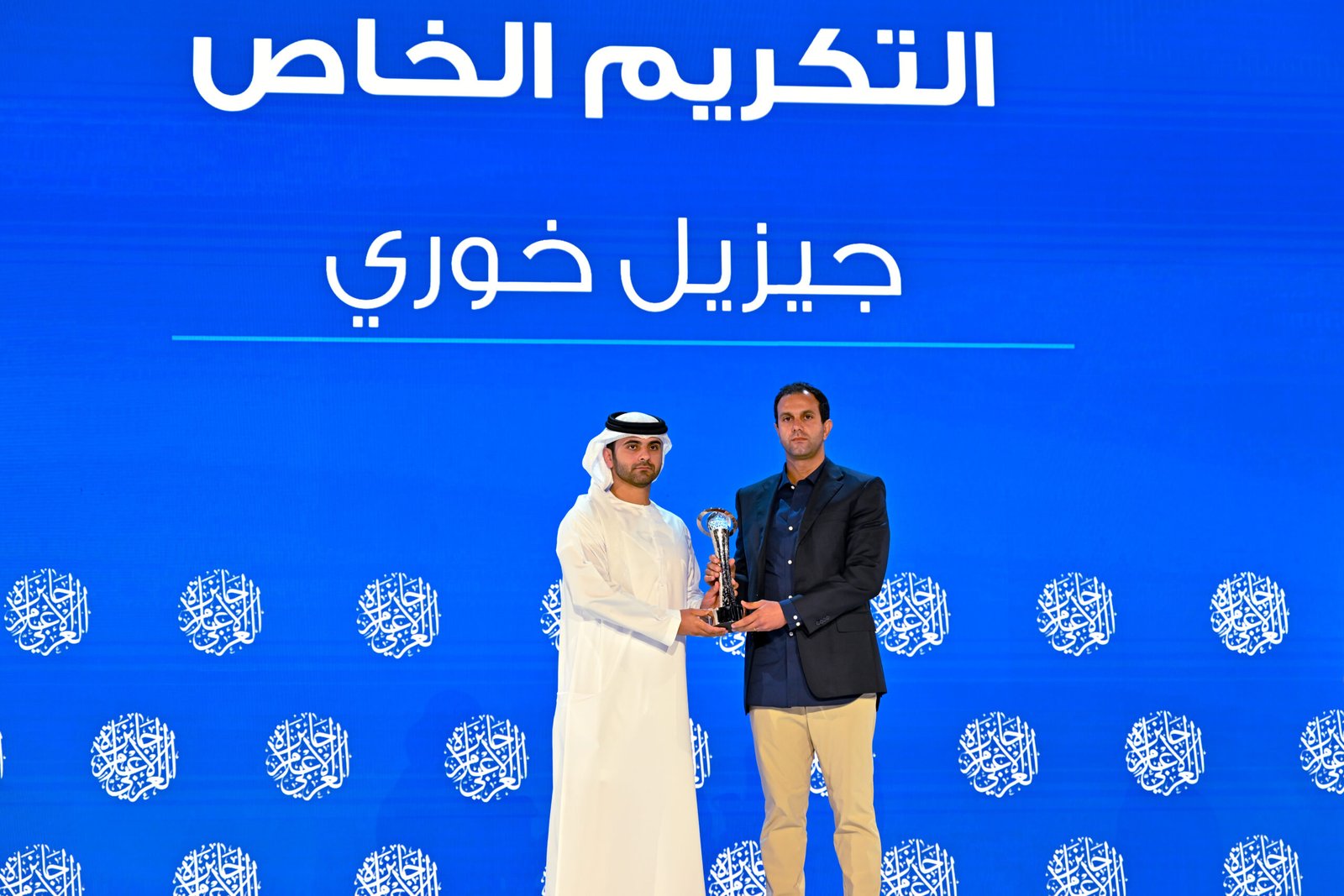 برعاية محمد بن راشد.. منصور بن محمد يكرّم الفائزين بـ "جائزة الإعلام العربي" في دورتها الـ23 1 برعاية محمد بن راشد.. منصور بن محمد يكرّم الفائزين بـ "جائزة الإعلام العربي" في دورتها الـ23