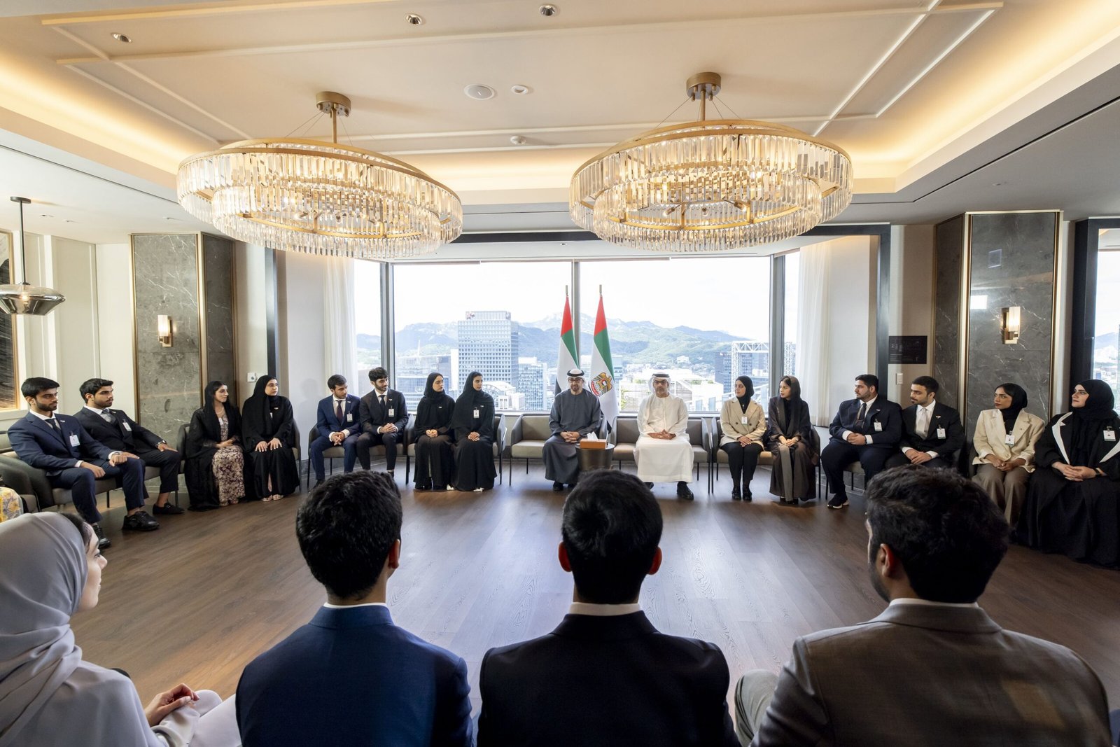 رئيس الدولة يلتقي طلبة الإمارات خلال زيارة دولة يقوم بها إلى كوريا 1 رئيس الدولة يلتقي طلبة الإمارات خلال زيارة دولة يقوم بها إلى كوريا