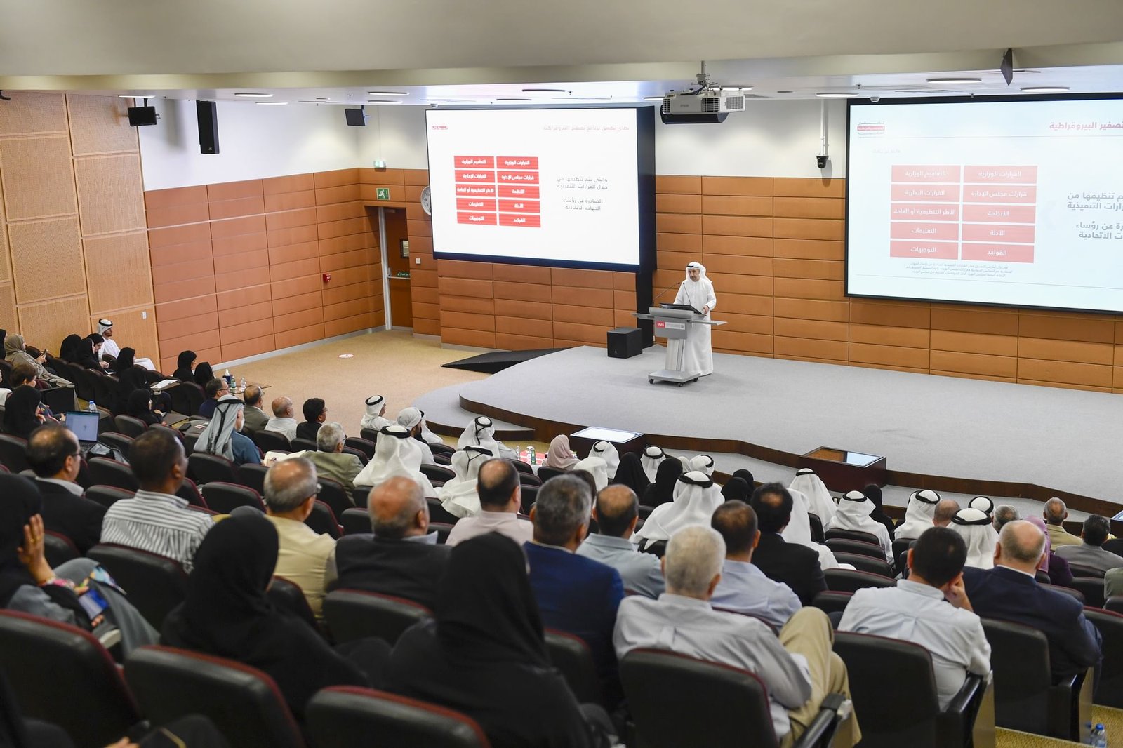 جامعة الإمارات تنظم ورشة عمل حول "برنامج تصفير البيروقراطية الحكومية" 1 جامعة الإمارات تنظم ورشة عمل حول "برنامج تصفير البيروقراطية الحكومية"