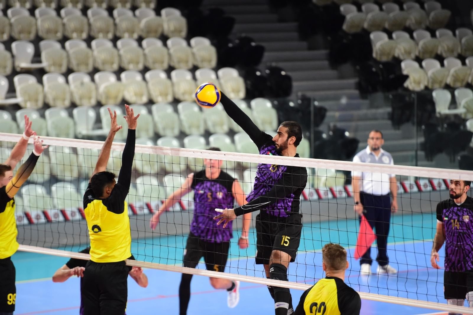 شباب الأهلي والعين يتأهلان إلى نهائي كأس الإمارات للكرة الطائرة 1 شباب الأهلي والعين يتأهلان إلى نهائي كأس الإمارات للكرة الطائرة