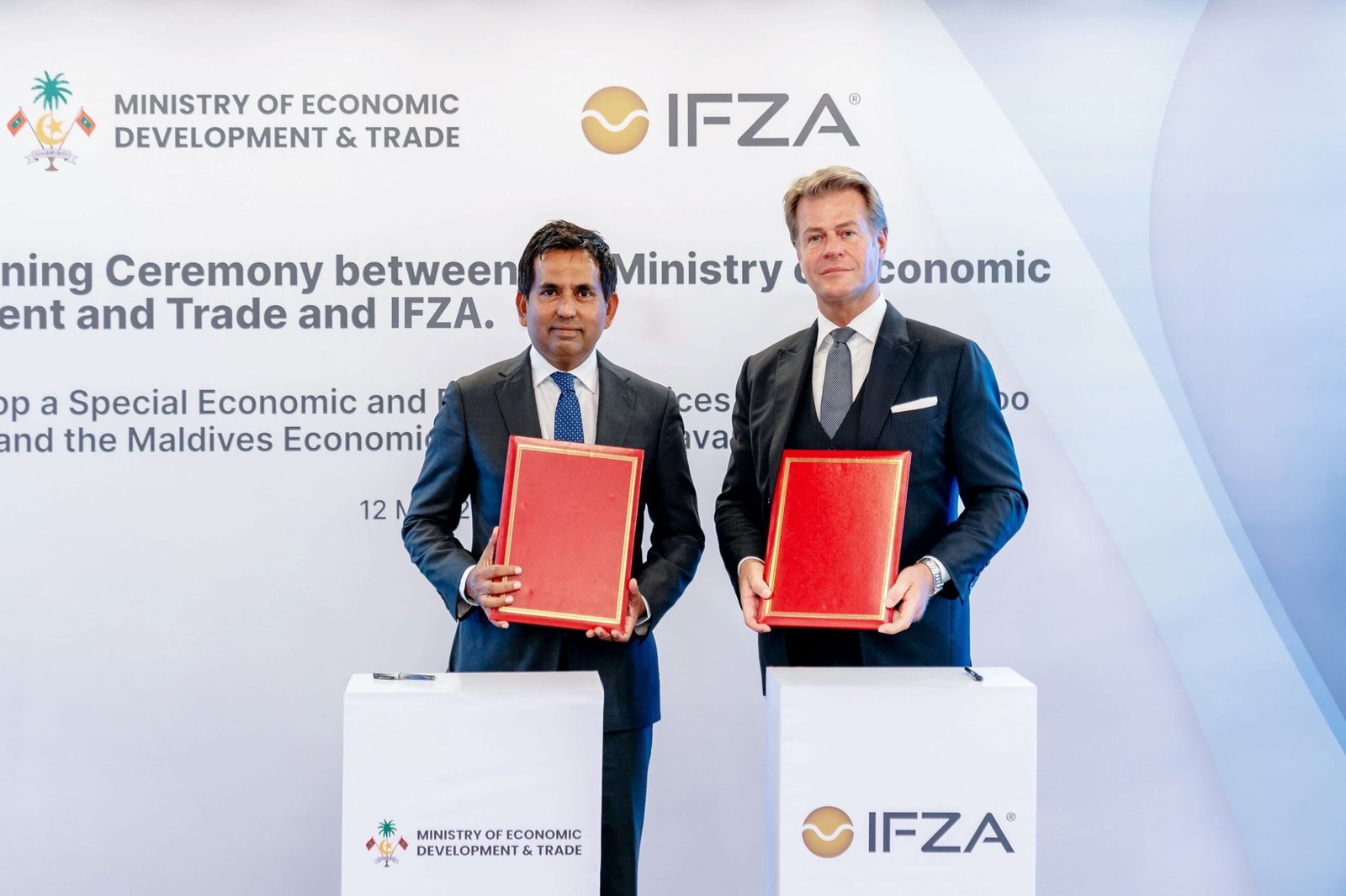 تفاهم بين "إيفزا" وحكومة المالديف لتطوير الخدمات في "جزيرة فونادهو" 1 تفاهم بين "إيفزا" وحكومة المالديف لتطوير الخدمات في "جزيرة فونادهو"