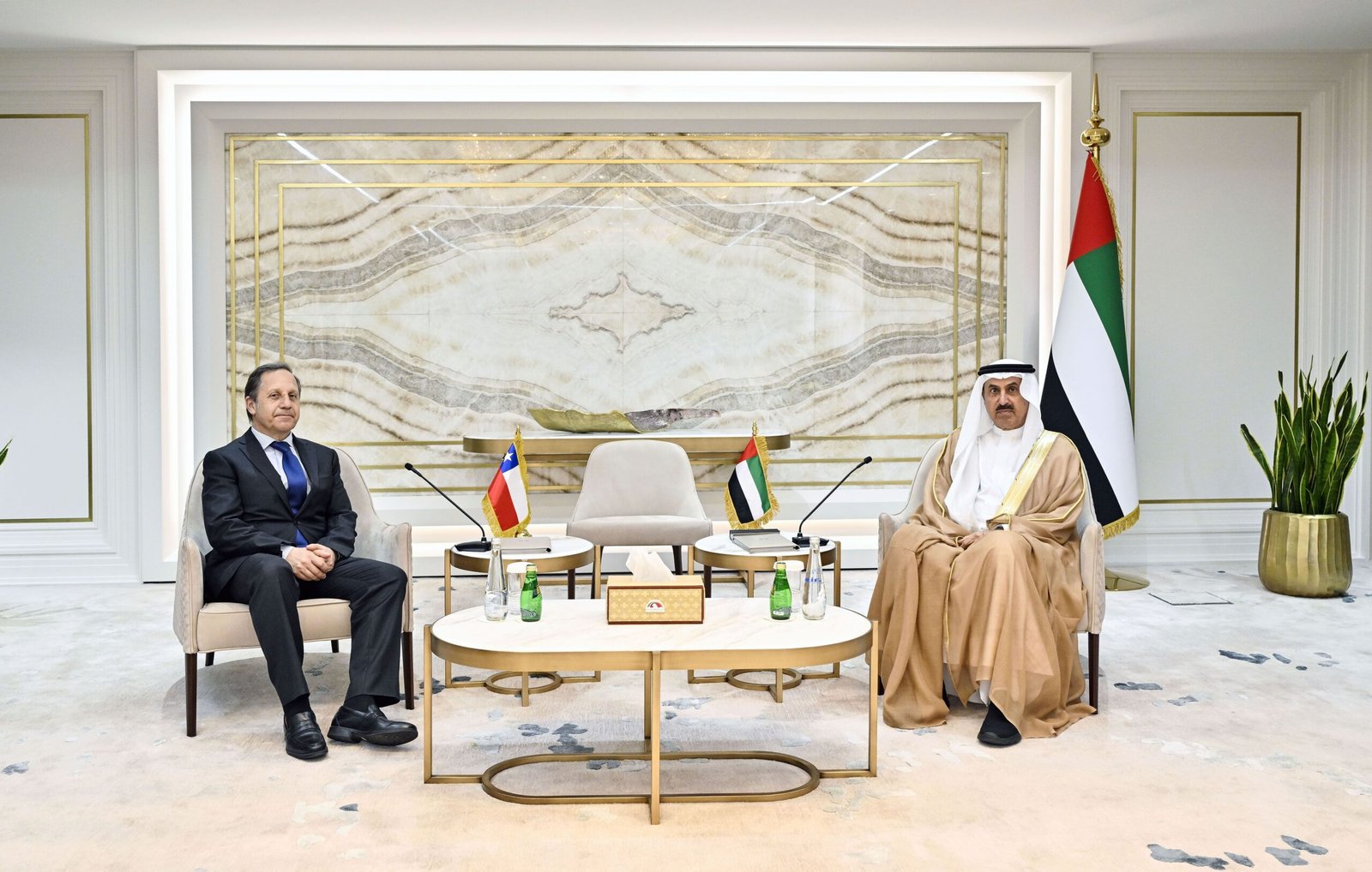 صقر غباش يبحث مع سفيري تشيلي وكوستاريكا تعزيز علاقات التعاون البرلمانية 1 صقر غباش يبحث مع سفيري تشيلي وكوستاريكا تعزيز علاقات التعاون البرلمانية