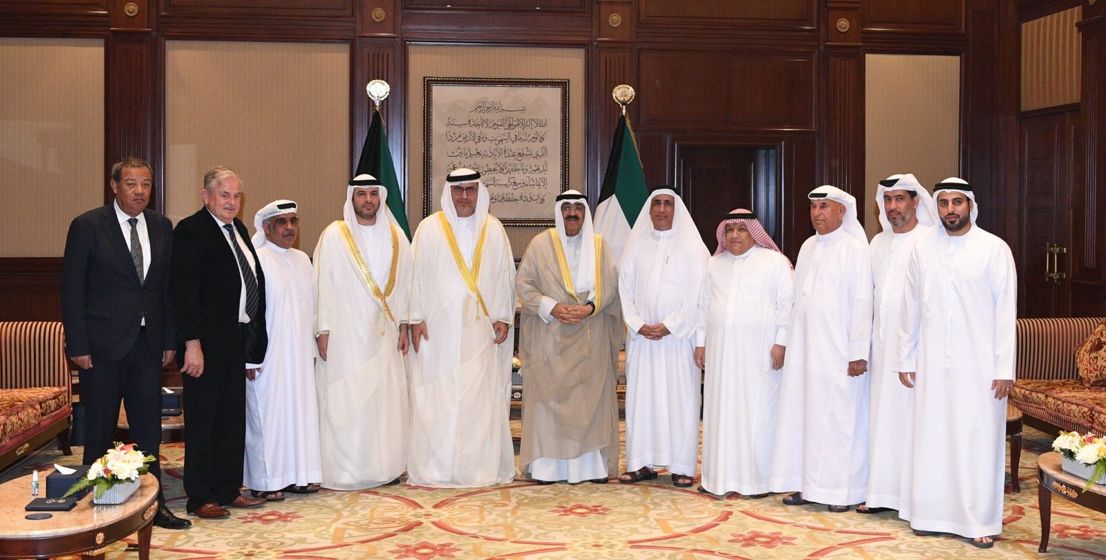 أمير الكويت يستقبل فريق منطاد الإمارات 1 أمير الكويت يستقبل فريق منطاد الإمارات