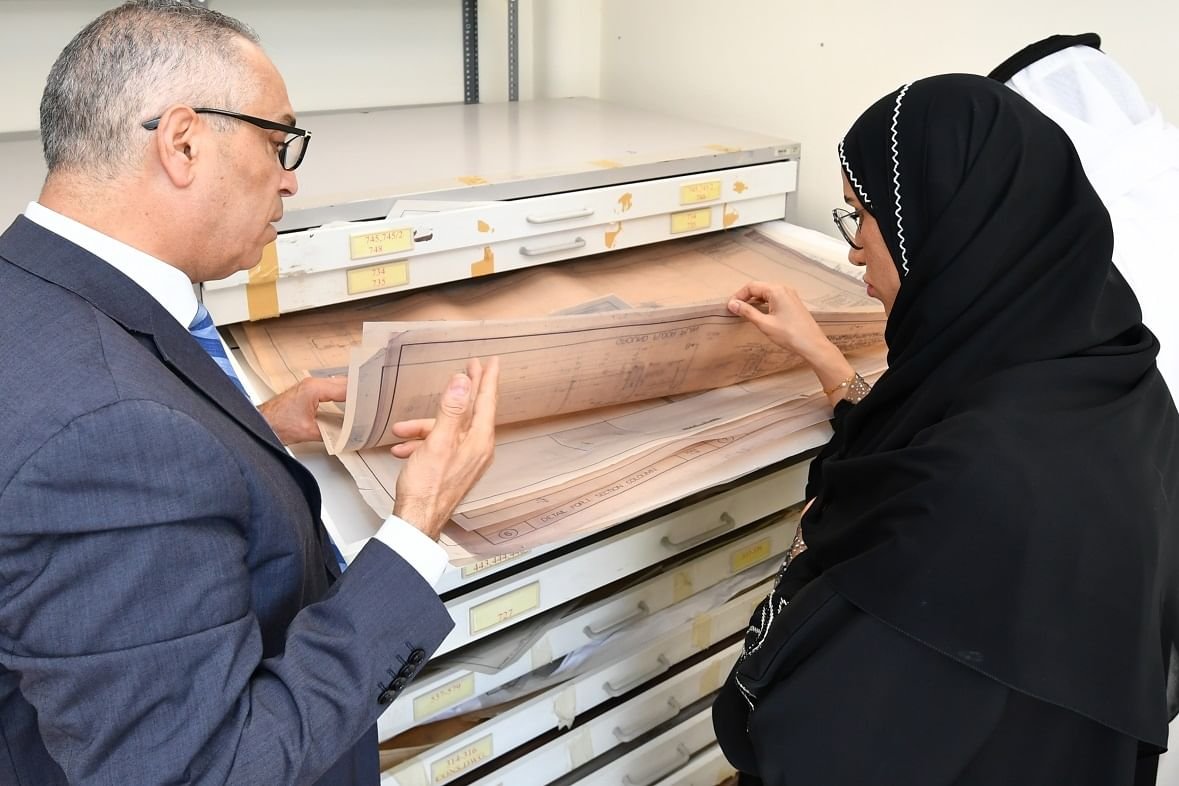 الأرشيف والمكتبة الوطنية يتسلم من "الطاقة والبنية التحتية" 35 ألف وثيقة تاريخية 1 الأرشيف والمكتبة الوطنية يتسلم من "الطاقة والبنية التحتية" 35 ألف وثيقة تاريخية