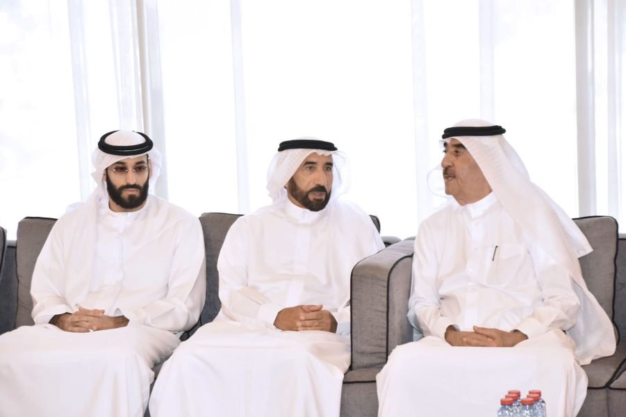 حاكم أم القيوين يقدم واجب العزاء في وفاة زوجة سيف الشعفار 1 حاكم أم القيوين يقدم واجب العزاء في وفاة زوجة سيف الشعفار