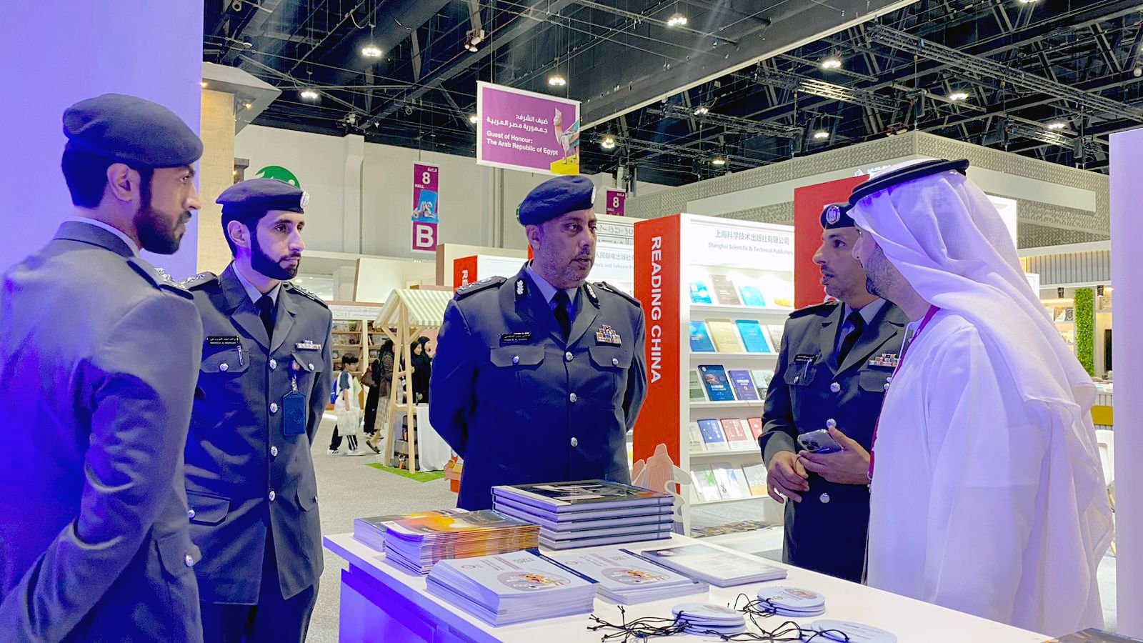 مدير أكاديمية سيف بن زايد : معرض "أبوظبي للكتاب" منارة معرفية فريدة 1 مدير أكاديمية سيف بن زايد : معرض "أبوظبي للكتاب" منارة معرفية فريدة