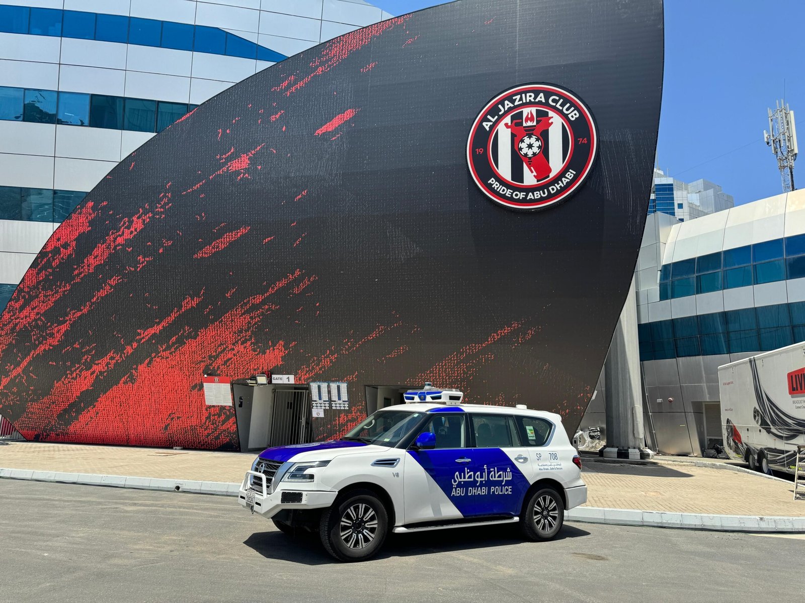 شرطة أبوظبي تدعو الجمهور إلى التشجيع بروح رياضية في نهائي كأس المحترفين 1 شرطة أبوظبي تدعو الجمهور إلى التشجيع بروح رياضية في نهائي كأس المحترفين