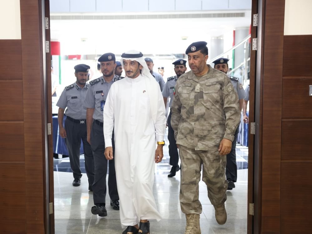 أحمد بن حشر يطلع على المشروعات التطويرية في شرطة أبوظبي 1 أحمد بن حشر يطلع على المشروعات التطويرية في شرطة أبوظبي