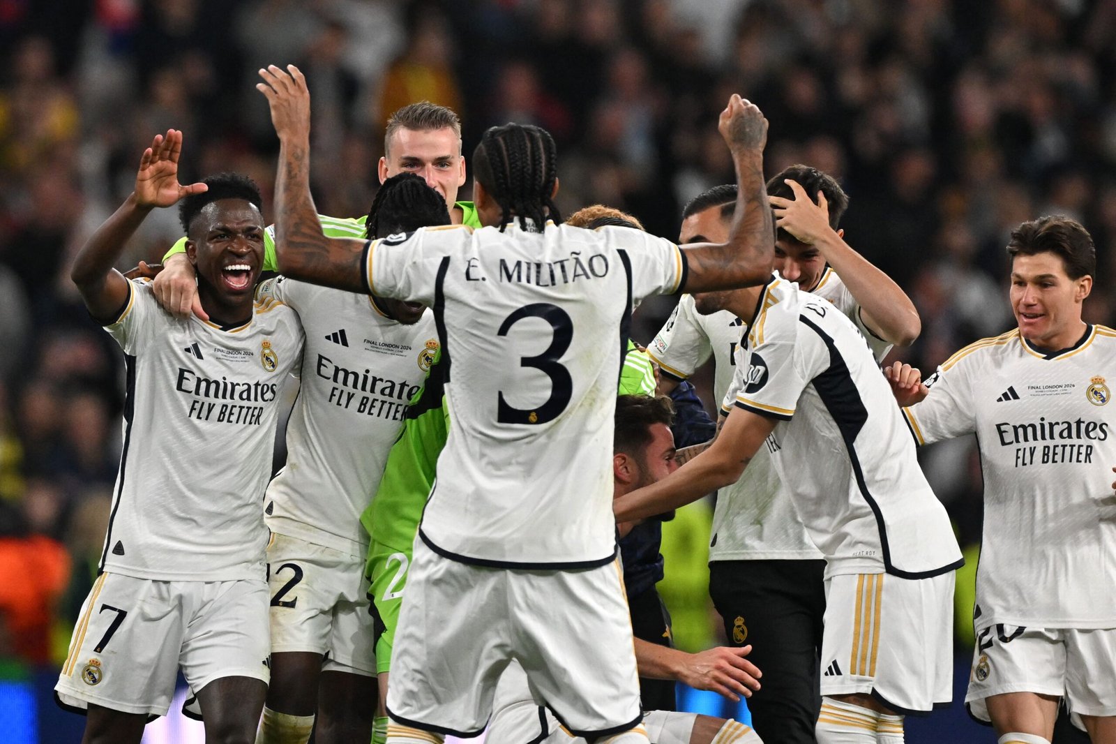 ريال مدريد يحرز لقب دوري أبطال أوروبا للمرة الـ 15في تاريخه 1 ريال مدريد يحرز لقب دوري أبطال أوروبا للمرة الـ 15في تاريخه