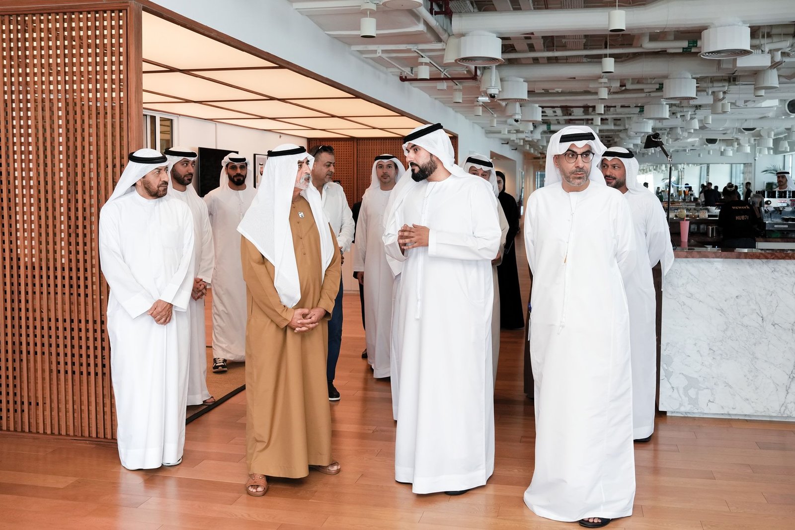 نهيان بن مبارك يزور منصة "Hub71" 1 نهيان بن مبارك يزور منصة "Hub71"