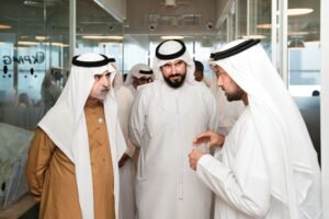 نهيان بن مبارك يزور منصة "Hub71"