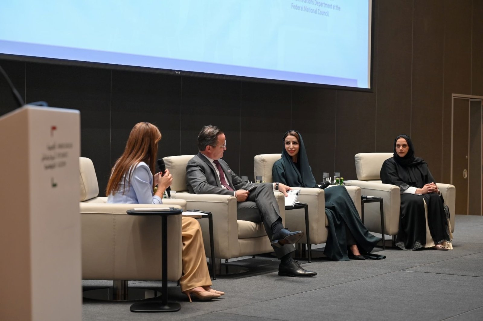 اللجنة الدائمة لحقوق الإنسان تستضيف جلسة حوارية حول تعزيز مشاركة المرأة في السياسة العامة 1 اللجنة الدائمة لحقوق الإنسان تستضيف جلسة حوارية حول تعزيز مشاركة المرأة في السياسة العامة
