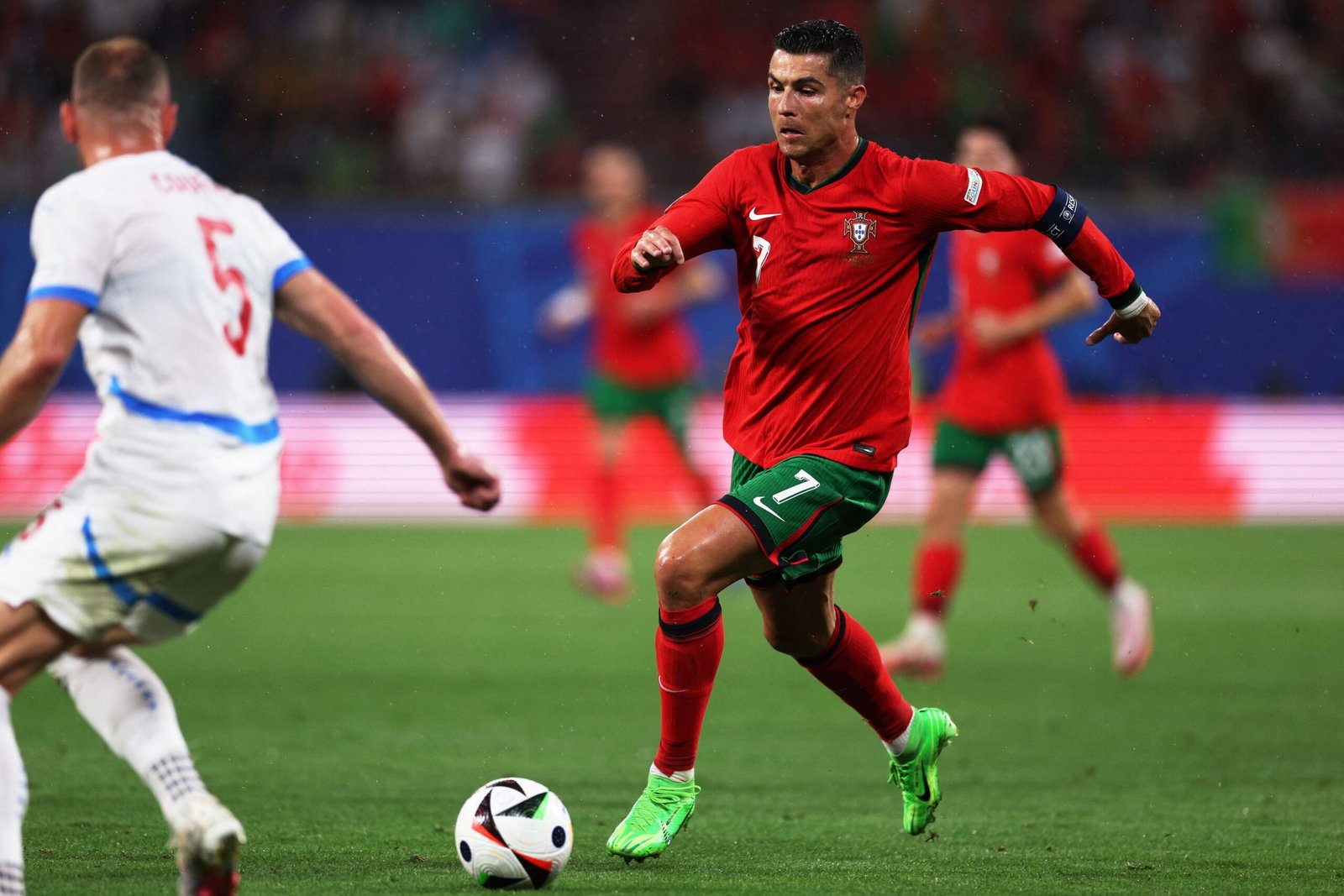 بـ26 مباراة في 6 نسخ.. كريستيانو رونالدو أكثر اللاعبين مشاركة بتاريخ "يورو" 1 بـ26 مباراة في 6 نسخ.. كريستيانو رونالدو أكثر اللاعبين مشاركة بتاريخ "يورو"