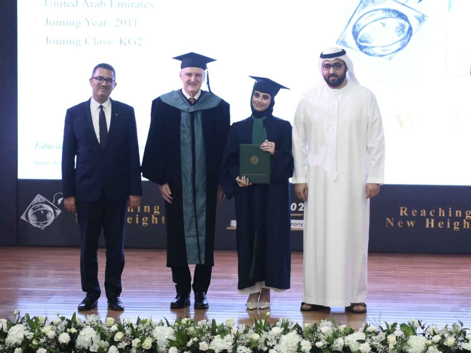 راشد بن سعود المعلا يشهد حفل تخريج الدفعة الأولى من طلبة مدرسة الشويفات بأم القيوين