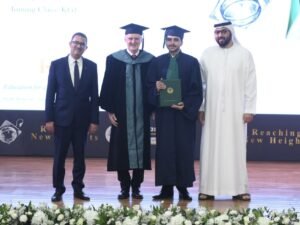راشد بن سعود المعلا يشهد حفل تخريج الدفعة الأولى من طلبة مدرسة الشويفات بأم القيوين
