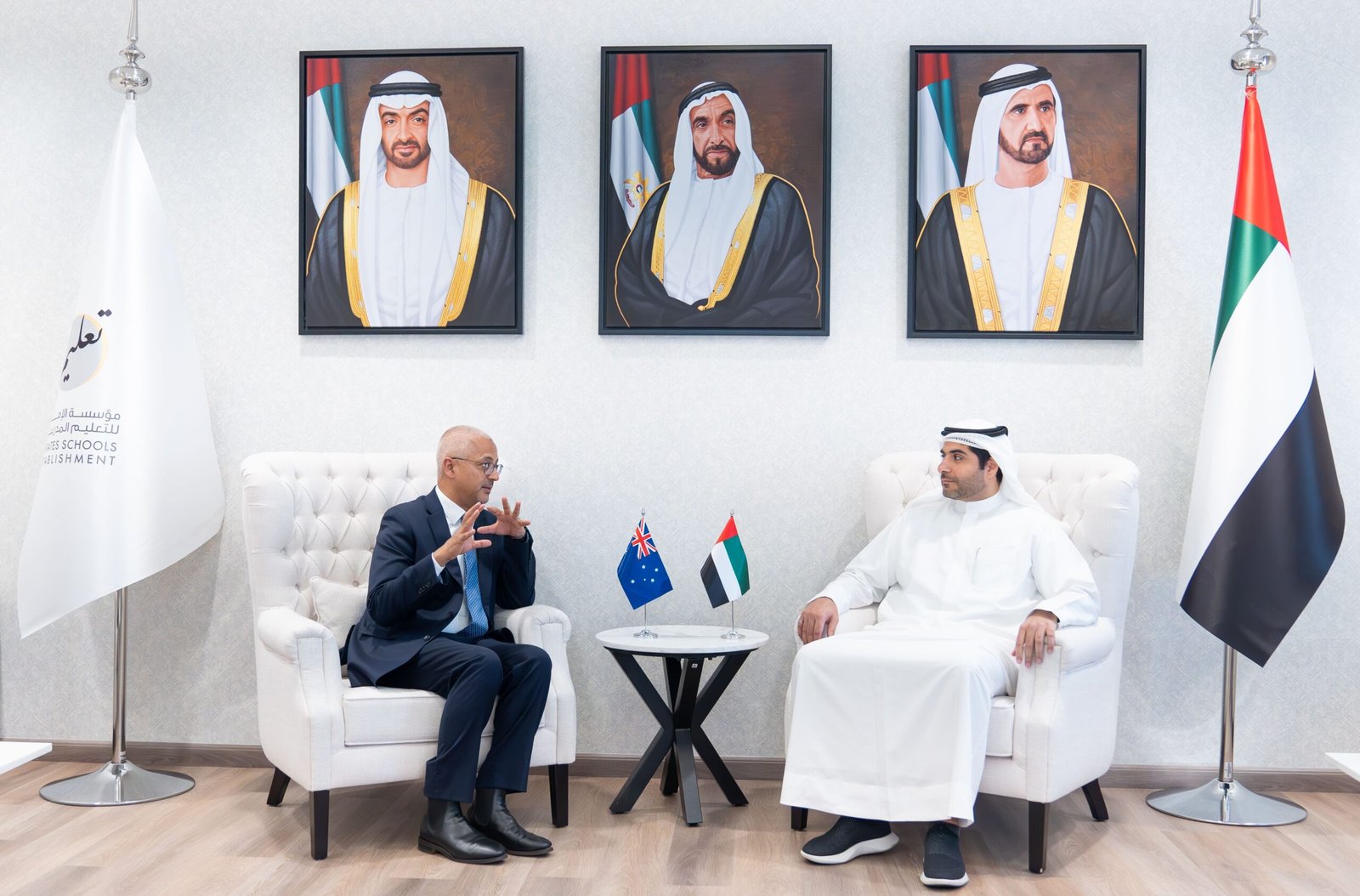 "الإمارات للتعليم المدرسي" تبحث تعزيز التعاون مع وفد أسترالي 1 "الإمارات للتعليم المدرسي" تبحث تعزيز التعاون مع وفد أسترالي
