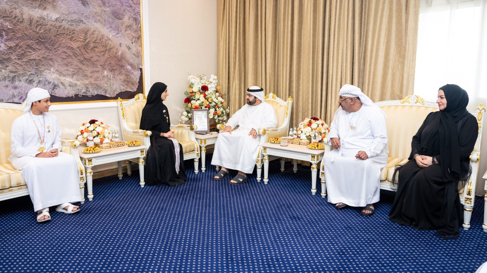 محمد الشرقي يلتقي سعيد سيف اليليلي وأسرته ويهنئهم بفوزهم بعدد من الجوائز 1 محمد الشرقي يلتقي سعيد سيف اليليلي وأسرته ويهنئهم بفوزهم بعدد من الجوائز