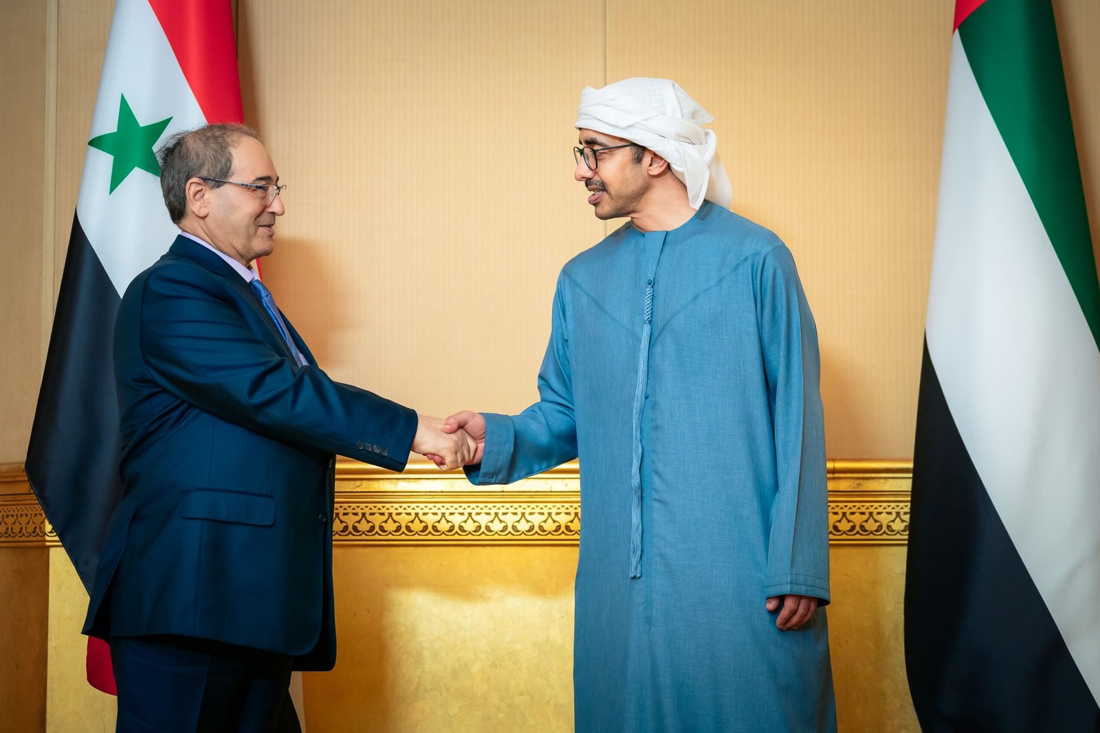 عبدالله بن زايد يستقبل وزير الخارجية السوري ويبحثان تعزيز العلاقات الثنائية بين البلدين 1 عبدالله بن زايد يستقبل وزير الخارجية السوري ويبحثان تعزيز العلاقات الثنائية بين البلدين