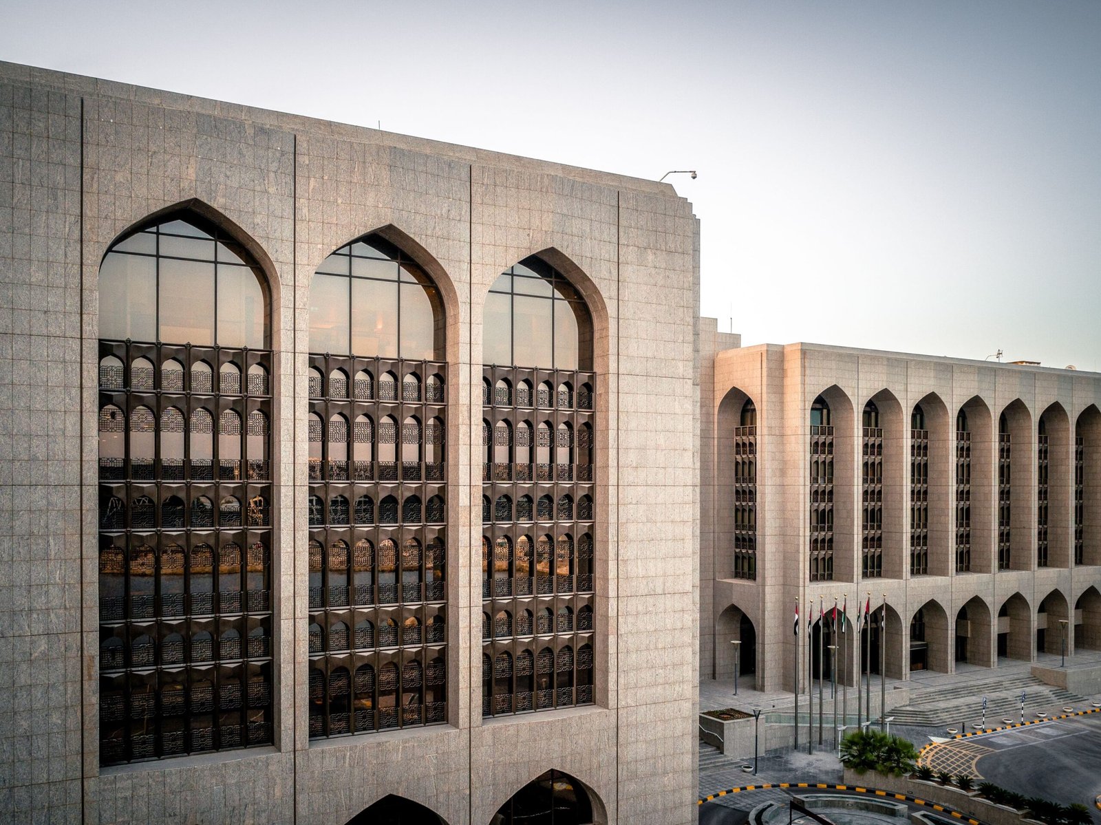 مصرف الإمارات المركزي يبقي على سعر الأساس عند 5.4% 1 مصرف الإمارات المركزي يبقي على سعر الأساس عند 5.4%