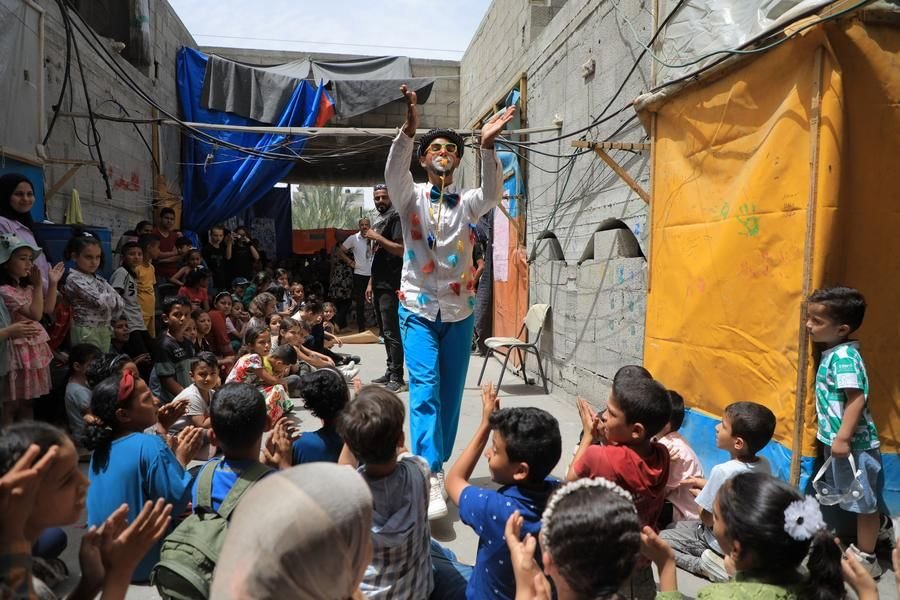 "القلب الكبير" و"كلمات" تدعوان إلى الاعتراف بقدرات اللاجئين على العطاء وتعزيز تمكينهم المعرفي 1 "القلب الكبير" و"كلمات" تدعوان إلى الاعتراف بقدرات اللاجئين على العطاء وتعزيز تمكينهم المعرفي