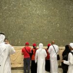 حجاج الدولة يرمون جمرة العقبة