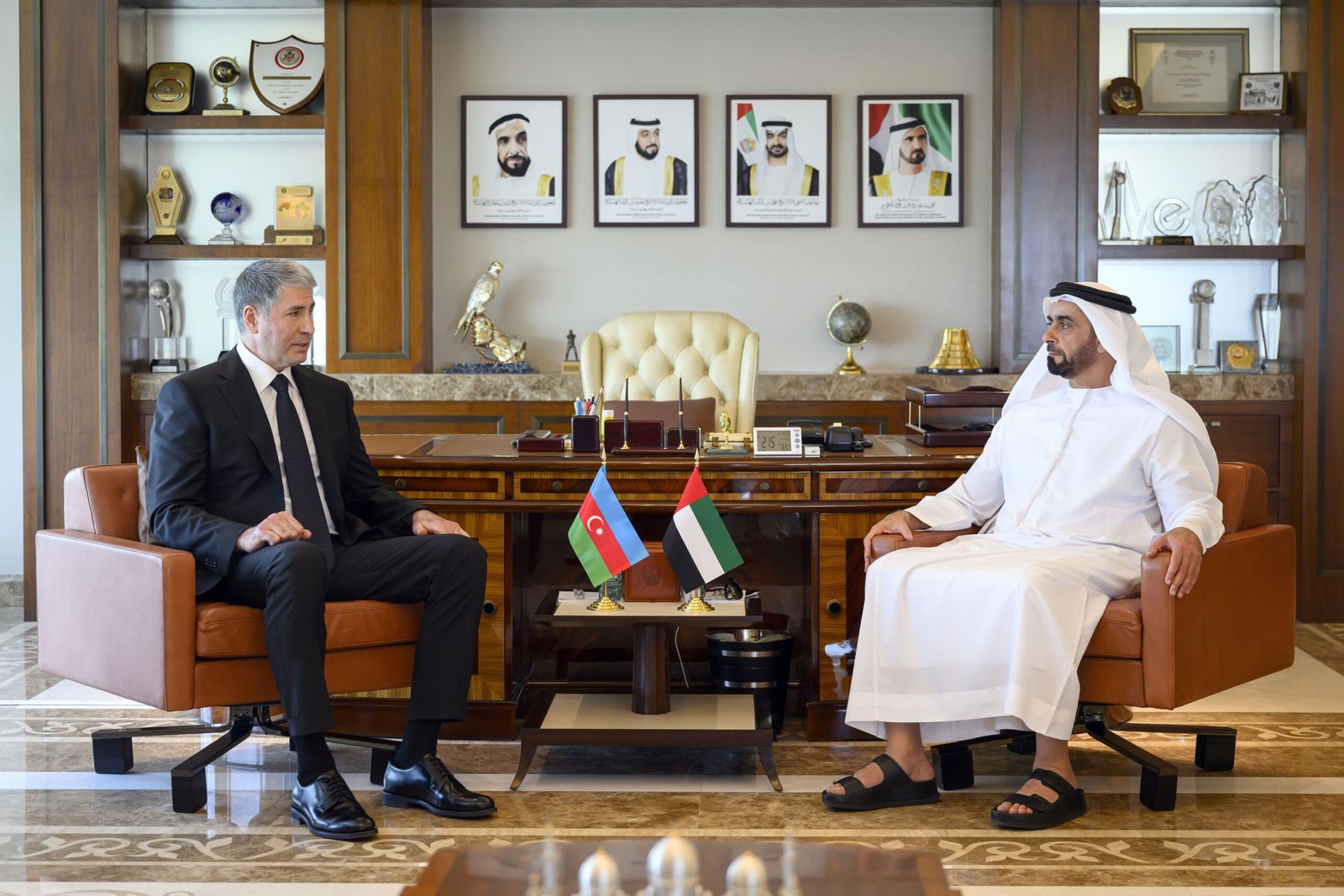 سيف بن زايد يستقبل وزير داخلية أذربيجان ويبحثان العلاقات الثنائية بالمجالات الأمنية والشرطية 1 سيف بن زايد يستقبل وزير داخلية أذربيجان ويبحثان العلاقات الثنائية بالمجالات الأمنية والشرطية