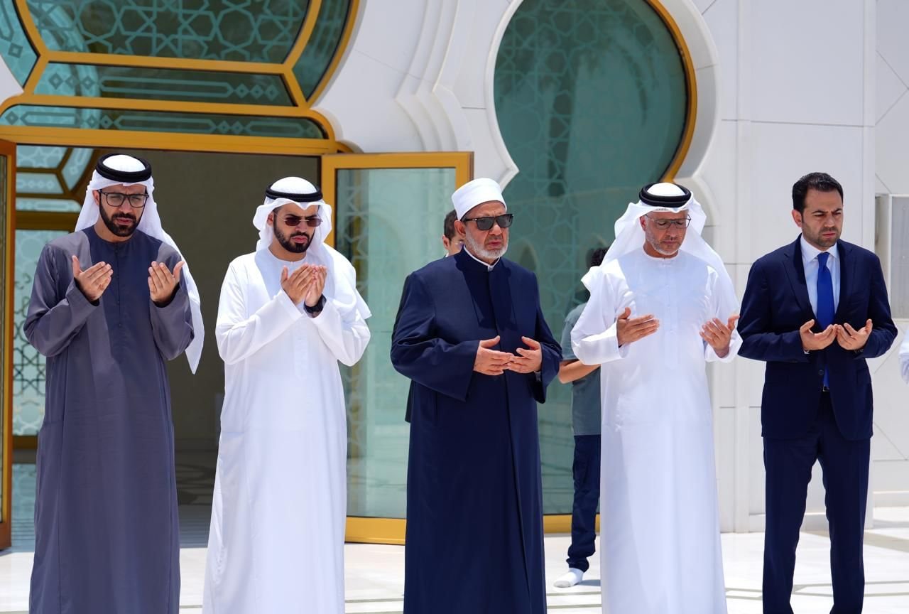 شيخ الأزهر رئيس مجلس حكماء المسلمين يزور ضريح الشيخ زايد 1 شيخ الأزهر رئيس مجلس حكماء المسلمين يزور ضريح الشيخ زايد