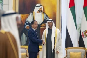 رئيس الدولة والرئيس الإندونيسي يبحثان علاقات التعاون والشراكة الاقتصادية الشاملة بين البلدين