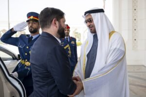 جرت له مراسم استقبال رسمية..رئيس الدولة يستقبل الرئيس التشيلي في قصر الوطن