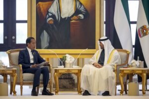 رئيس الدولة والرئيس الإندونيسي يبحثان علاقات التعاون والشراكة الاقتصادية الشاملة بين البلدين