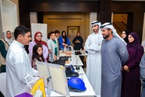 عبد العزيز النعيمي يزور معرض "تاجر المستقبل"