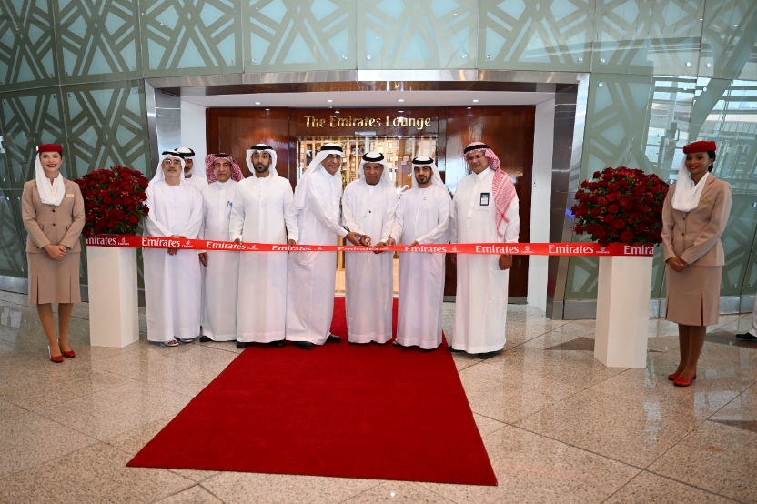 طيران الإمارات تفتتح صالة خاصة في مطار الملك عبد العزيز الدولي في جدة 1 طيران الإمارات تفتتح صالة خاصة في مطار الملك عبد العزيز الدولي في جدة