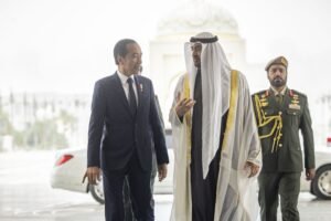 جرت له مراسم استقبال رسمية.. رئيس الدولة يستقبل الرئيس الإندونيسي في قصر الوطن