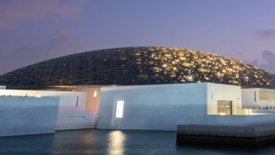 متحف اللوفر أبوظبي يكشف عن أسماء أعضاء لجنة التحكيم والفنانين المرشحين للمشاركة في معرض «فن الحين 2024» وجائزة «ريتشارد ميل للفنون»