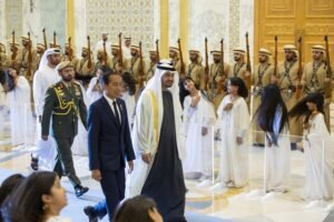جرت له مراسم استقبال رسمية.. رئيس الدولة يستقبل الرئيس الإندونيسي في قصر الوطن