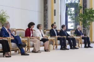 رئيس الدولة والرئيس التشيلي يبحثان تعزيز العلاقات الثنائية بين البلدين