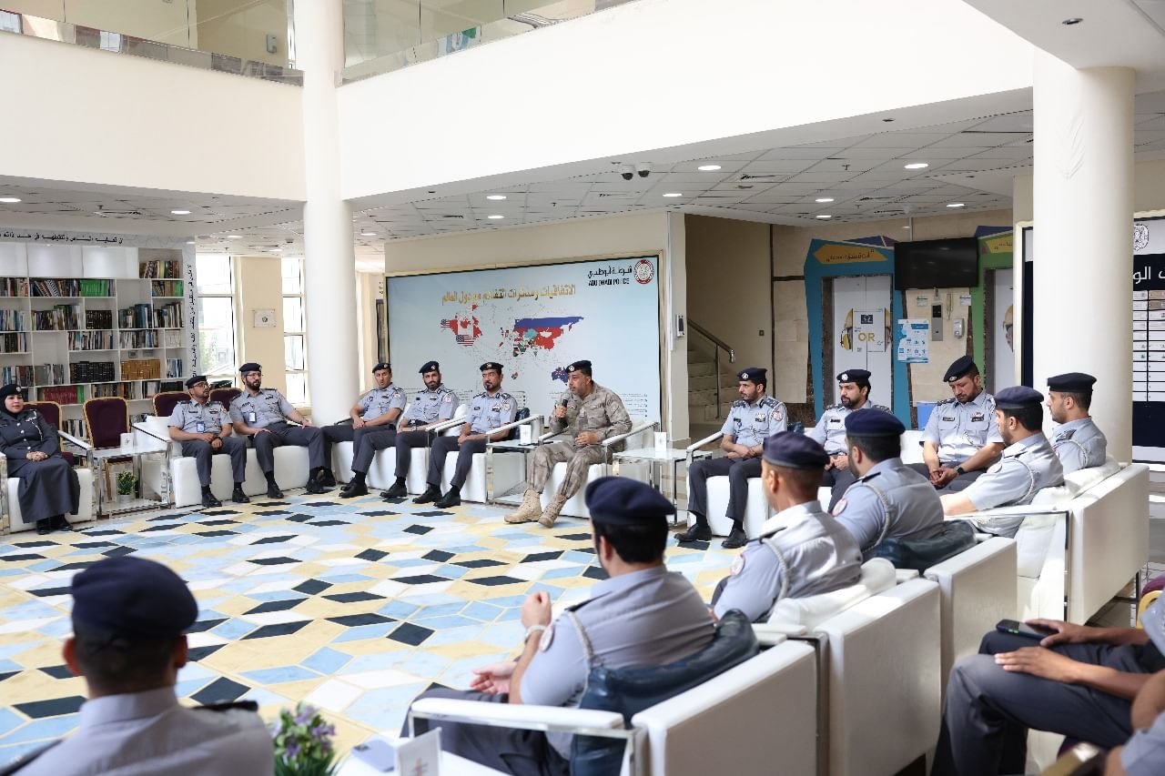 شرطة أبوظبي تكرم 87 فائزًا ببرنامج "حافز" لجهودهم في تعزيز الريادة المؤسسية 1 شرطة أبوظبي تكرم 87 فائزًا ببرنامج "حافز" لجهودهم في تعزيز الريادة المؤسسية