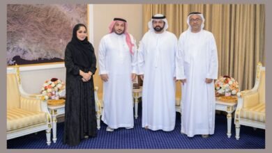 ولي عهد الفجيرة يلتقي باحثَي الأدب العربي حمود الصاهود وأحمد محمد عبيد