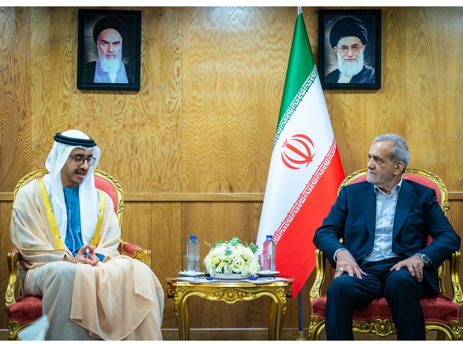 الرئيس الإيراني يستقبل عبدالله بن زايد في طهران 1 الرئيس الإيراني يستقبل عبدالله بن زايد في طهران