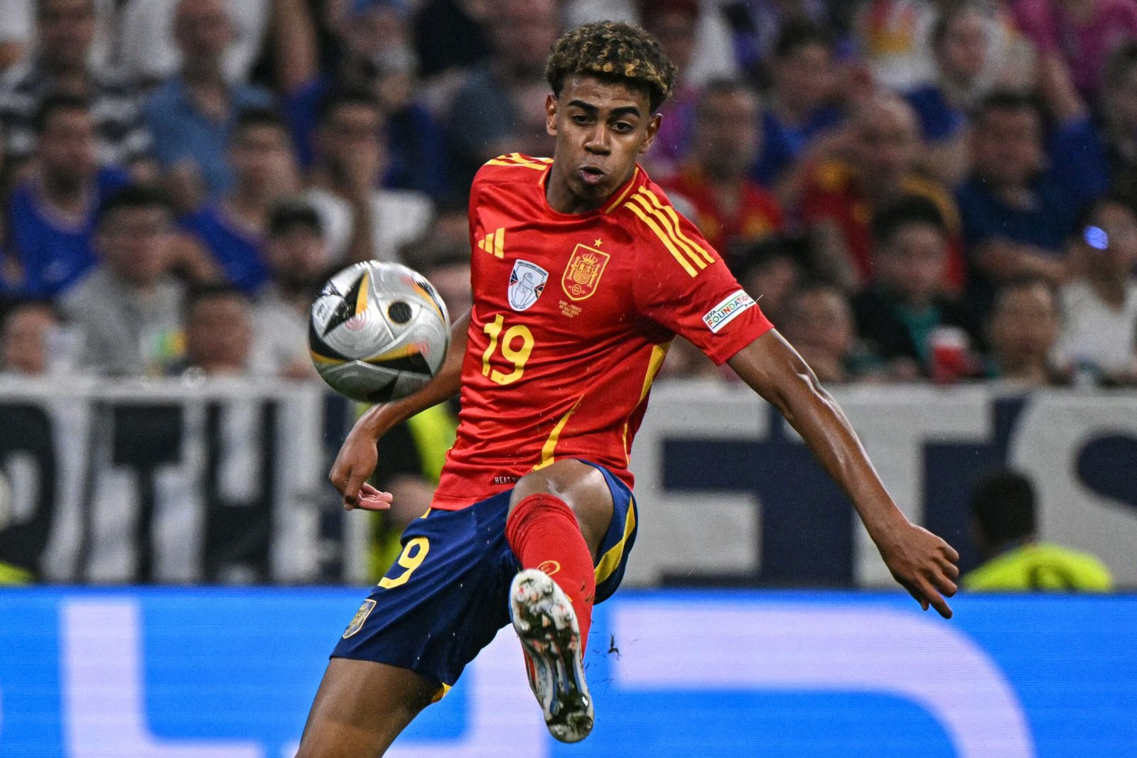 "يورو 2024".. لامين يامال موهبة كروية عالمية انطلقت من الإمارات 1 "يورو 2024".. لامين يامال موهبة كروية عالمية انطلقت من الإمارات