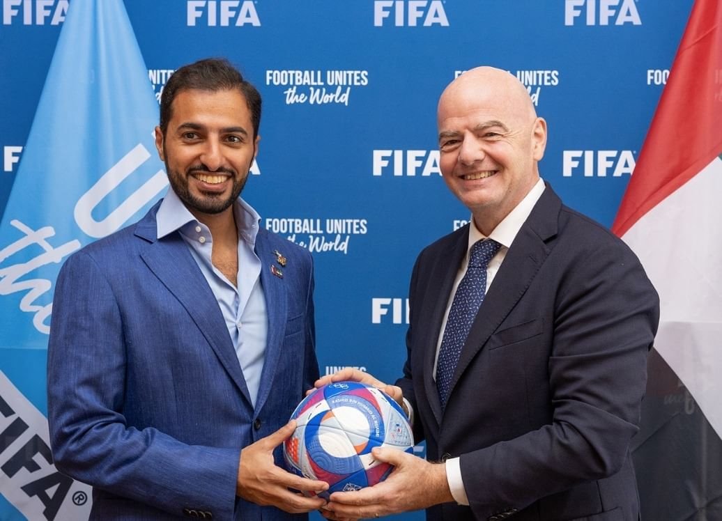 رئيس “فيفا” وراشد بن حميد النعيمي يناقشان سبل تطوير كرة القدم 1 رئيس “فيفا” وراشد بن حميد النعيمي يناقشان سبل تطوير كرة القدم