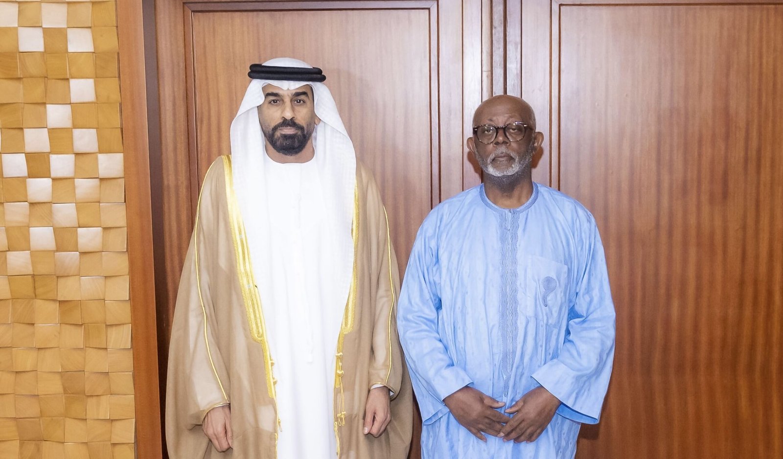 سفير الإمارات يقدم نسخة من أوراق اعتماده إلى وزير العلاقات الخارجية بالكاميرون 1 سفير الإمارات يقدم نسخة من أوراق اعتماده إلى وزير العلاقات الخارجية بالكاميرون