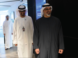 خالد بن محمد بن زايد يزور مكاتب التداول التابعة لمجموعة أدنوك ويلتقي عدداً من خريجي "أكاديمية أدنوك للتجارة والتداول"