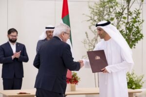 رئيس الدولة والرئيس التشيلي يشهدان توقيع اتفاقية الشراكة الاقتصادية الشاملة بين البلدين