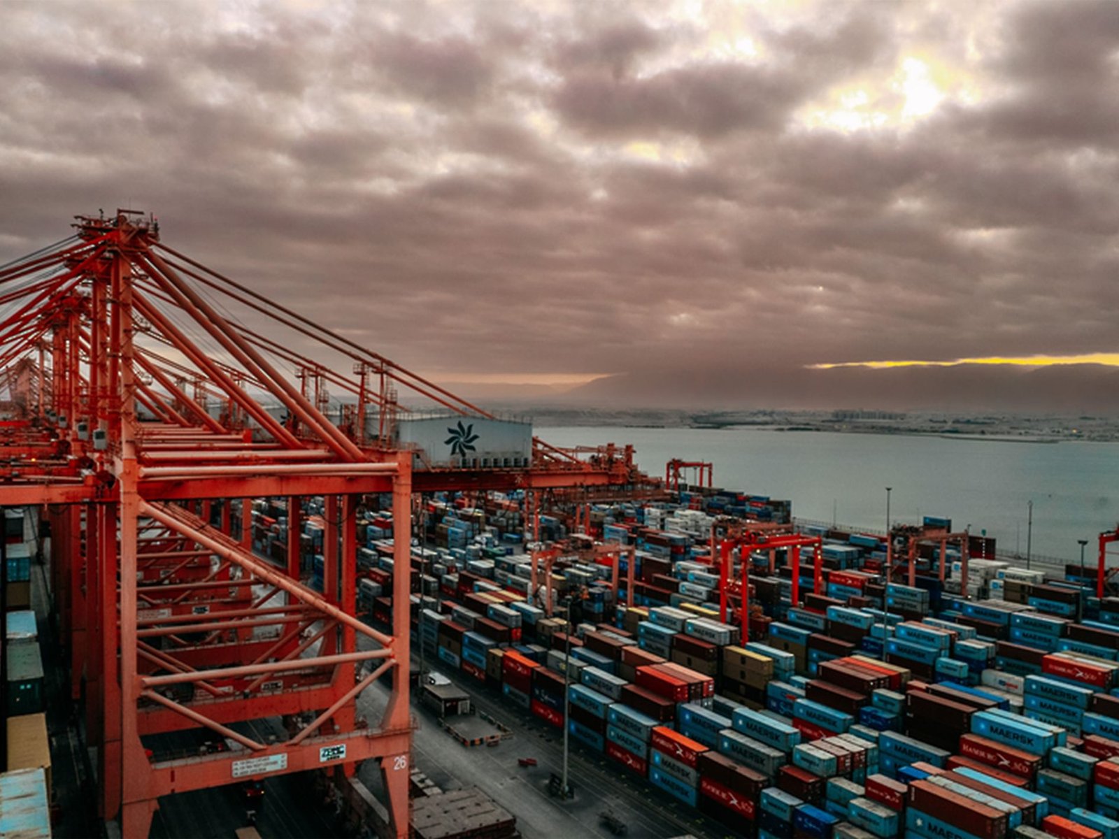 0.8 % ارتفاعٌ الناتج المحلي الإجمالي بالأسعار الجارية لسلطنة عُمان 1 0.8 % ارتفاعٌ الناتج المحلي الإجمالي بالأسعار الجارية لسلطنة عُمان