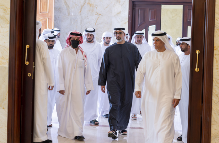 خالد بن محمد بن زايد يُقدم واجب العزاء في وفاة المغفور لها ميرة بنت راشد المزروعي 1 خالد بن محمد بن زايد يُقدم واجب العزاء في وفاة المغفور لها ميرة بنت راشد المزروعي
