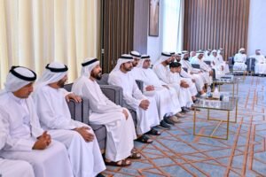 حمدان بن محمد يقدّم واجب العزاء في وفاة محمد علي سلطان العلماء