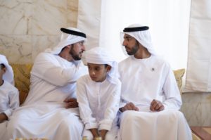 خالد بن محمد بن زايد يُقدم واجب العزاء في وفاة المغفور لها ميرة بنت راشد المزروعي
