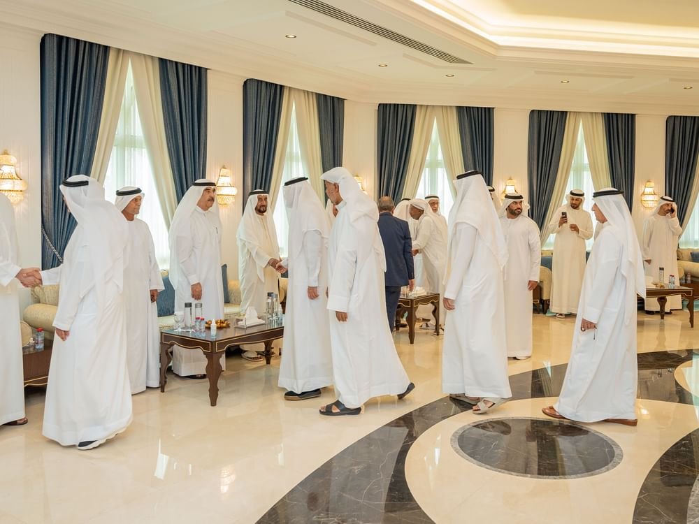 حاكم أم القيوين يقدم واجب العزاء في وفاة الشيخ سلطان بن صقر القاسمي 1 حاكم أم القيوين يقدم واجب العزاء في وفاة الشيخ سلطان بن صقر القاسمي
